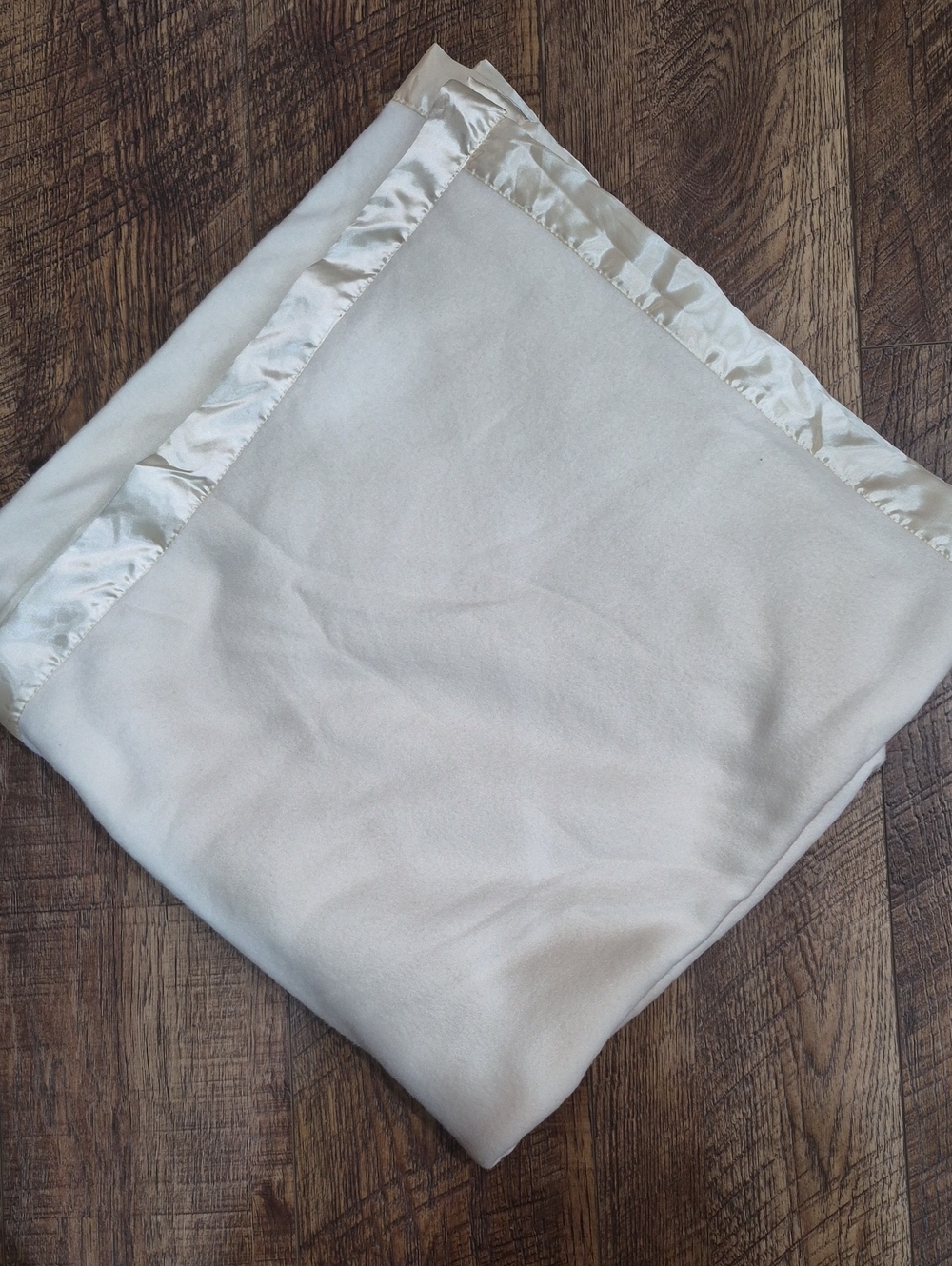 Vintage Cream 90x90 Queen Blanket With Cream Satin Trimmed Edges